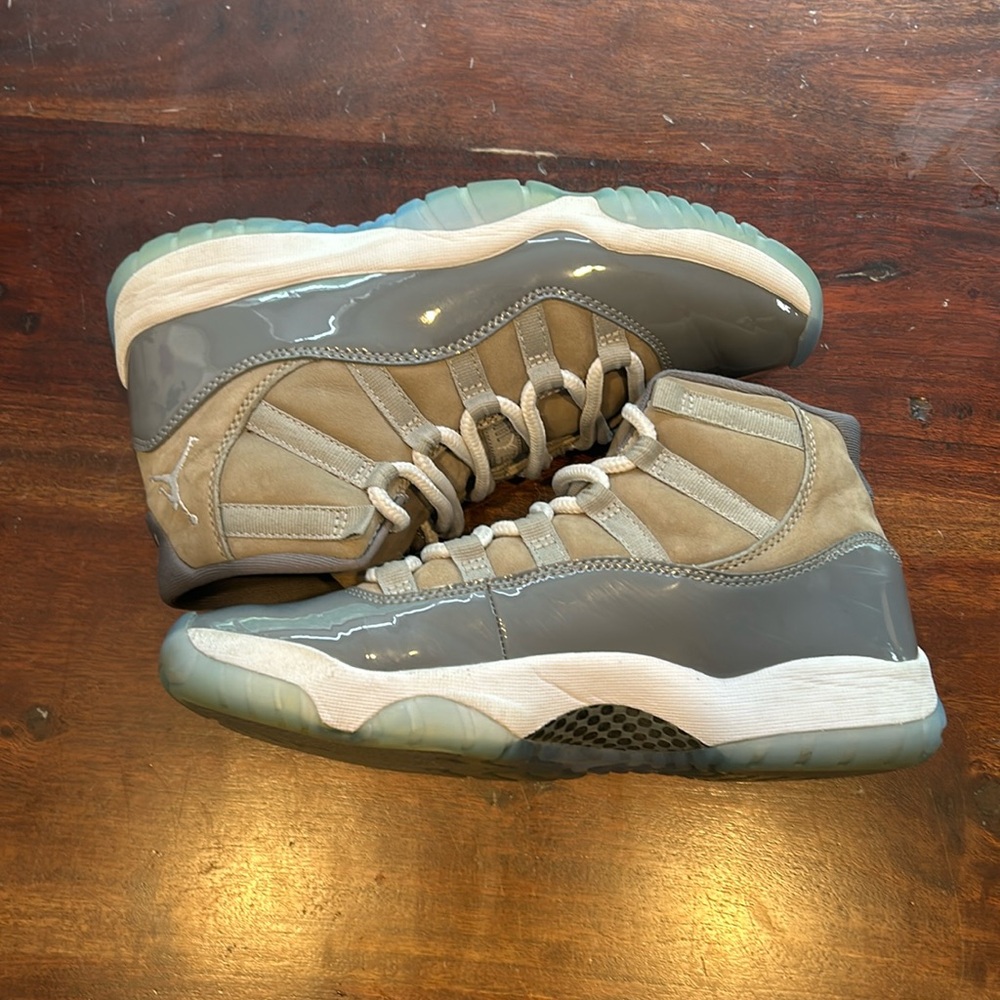 Very good used condition Jordan 11 cool grey! Size 7 Big Kid (8.5W)